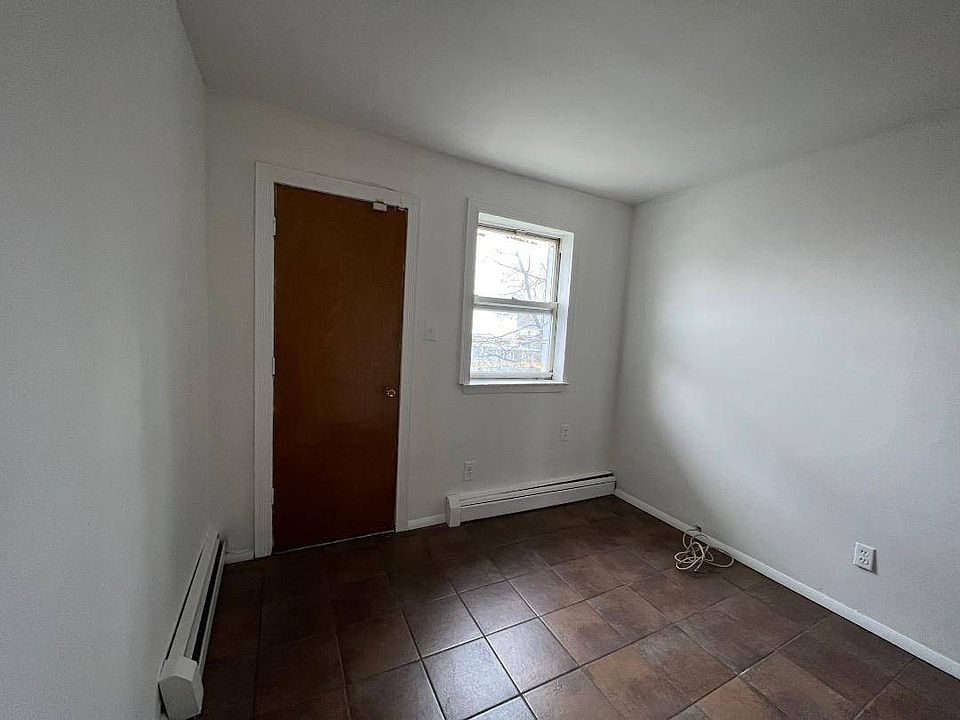 1st image of 1113 E 93rd St