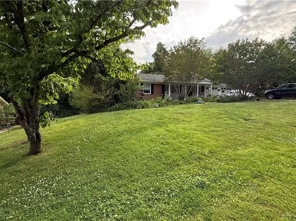 163 Florida Ave, Mount Airy, NC 27030