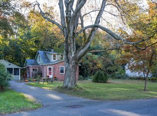 20 Colonial Ave, Agawam, MA 01001
