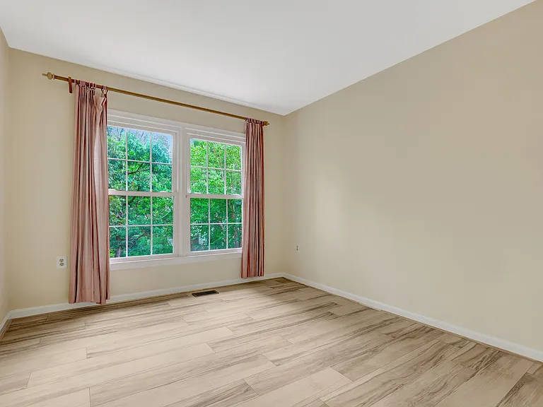 814 Autumn Breeze Ct — Photo 20