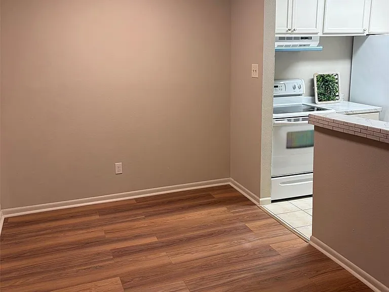 17331 Red Oak Dr #24 — Photo 2