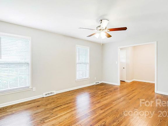 5th image of 2115 Helen Dr