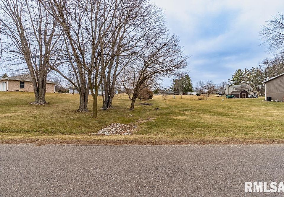 1st image of 17 Carlton Dr
