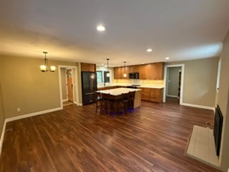 4400 Chapman Way — Photo 3