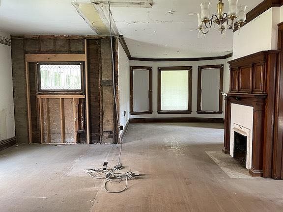 2nd image of 444 W Downer Pl