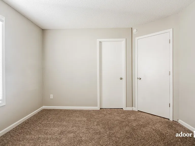 2415 Woodfield Blvd — Photo 9