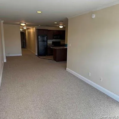 1 bed, 1.0 bath, 915 sqft, $2,975 — Photo 3