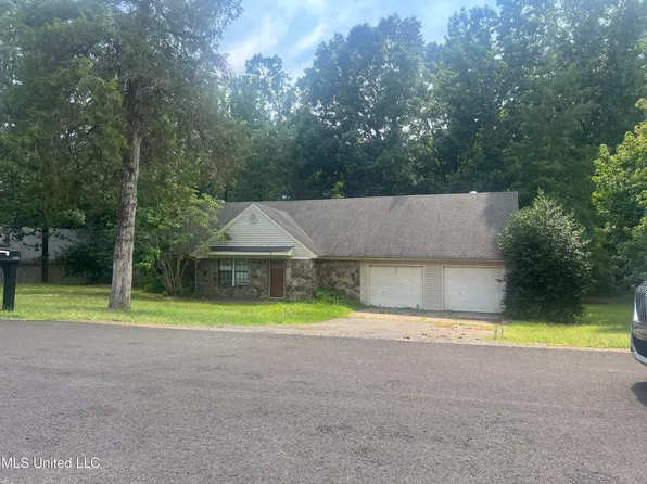 2501 Azalea Ct, Nesbit, MS 38651