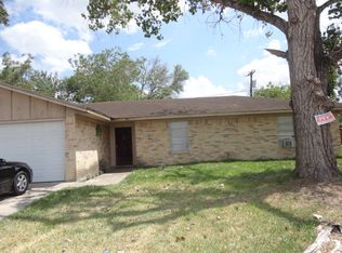 1804 Sam Houston Dr, Victoria, TX 77901