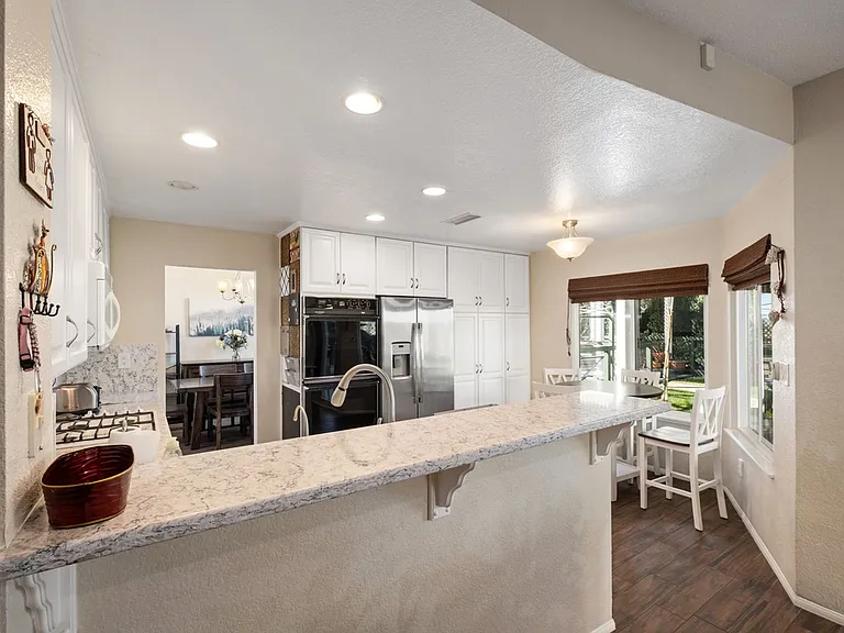 20891 Porter Ranch Rd — Photo 11