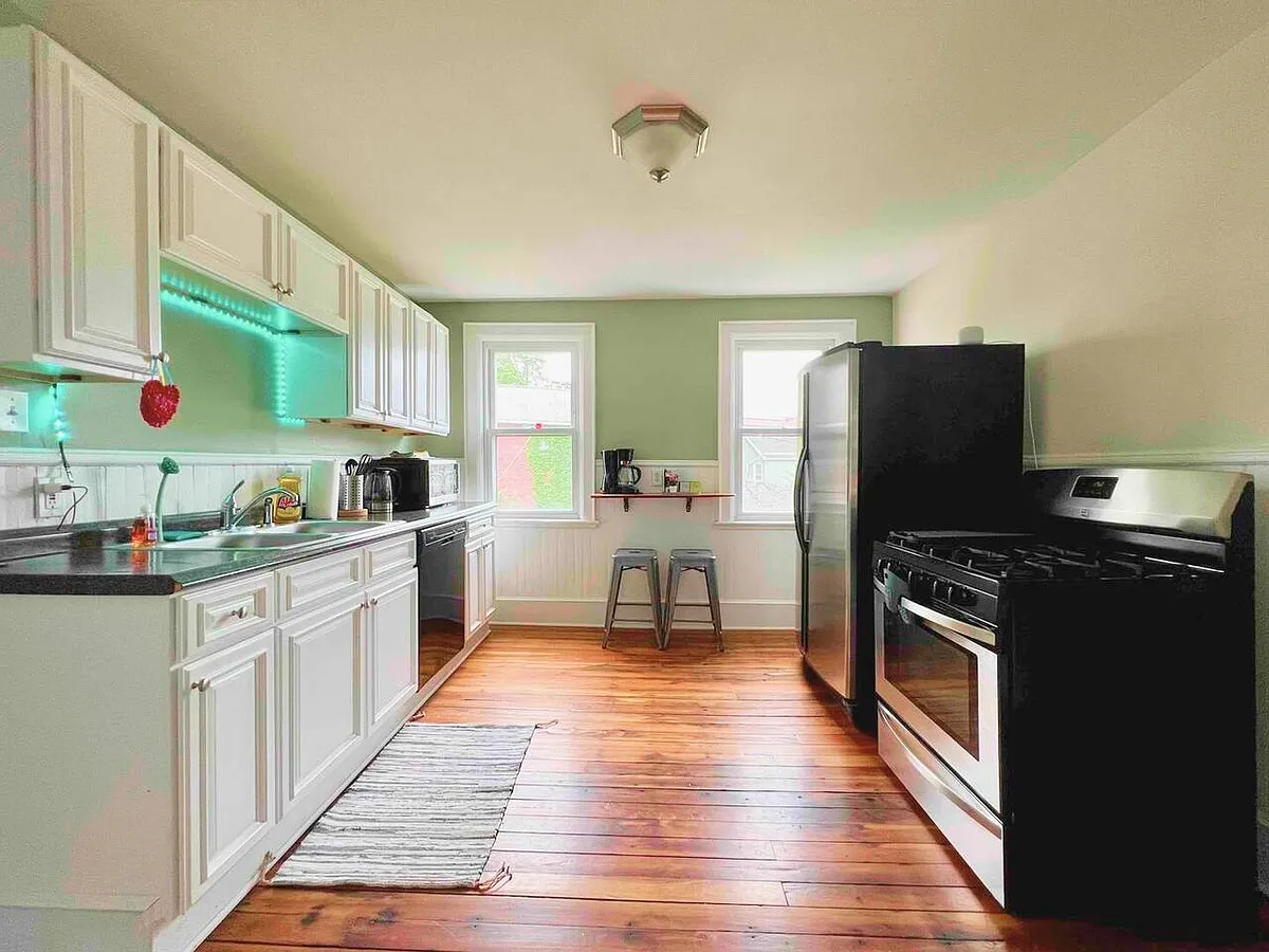 Fully stacked kitchen for all your cooking needs - 203 W Tupper St #2