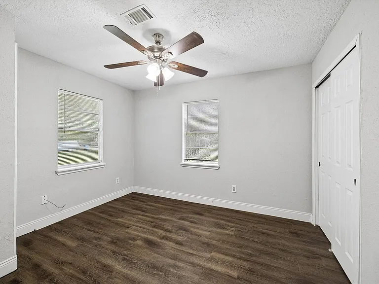 21197 Live Oak St — Photo 5