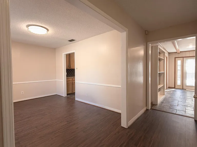 1206 Marigold Ln — Photo 4
