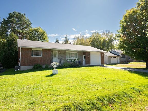2nd image of 31 Queen St