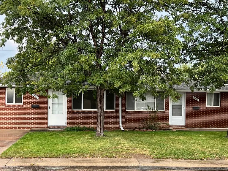 1802 Emery St — Photo 1