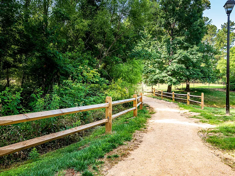Trellis Pointe — Photo 9