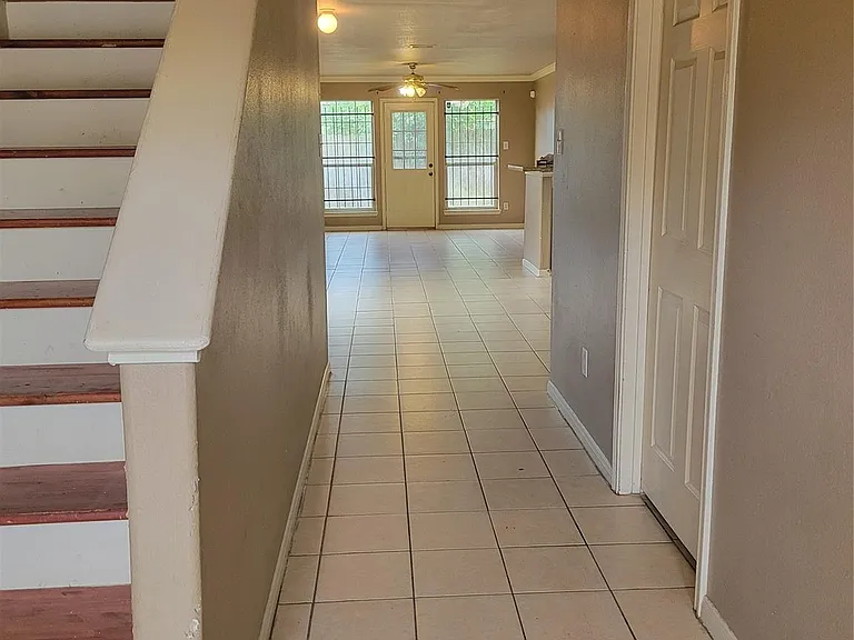 4611 Knoxville St — Photo 2