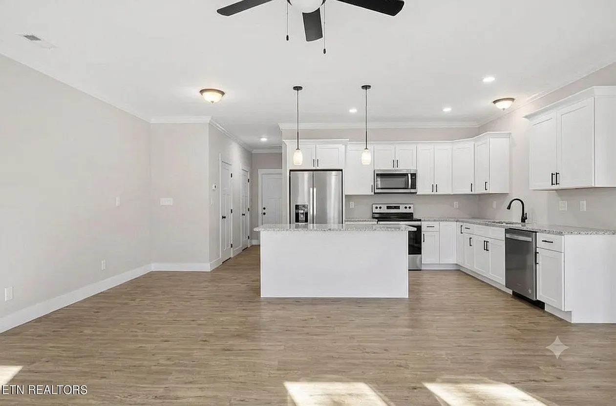 3 bed, 1915 sqft, $2,500 — Photo 4