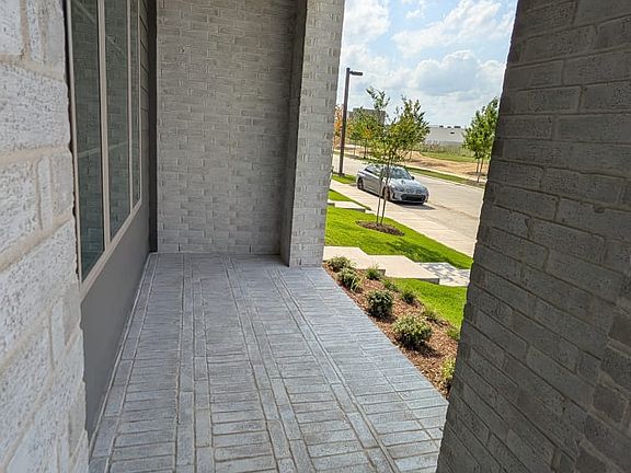 1st Floor Front Porch