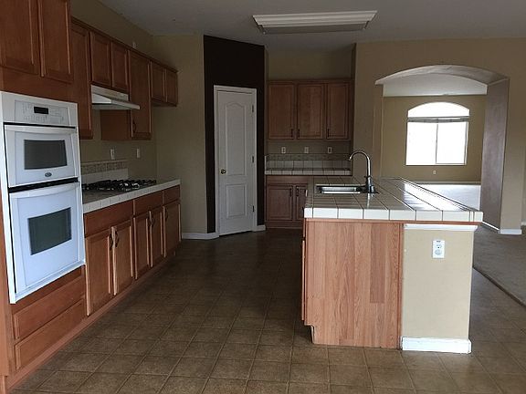 3rd image of 2435 E La Vida Ave