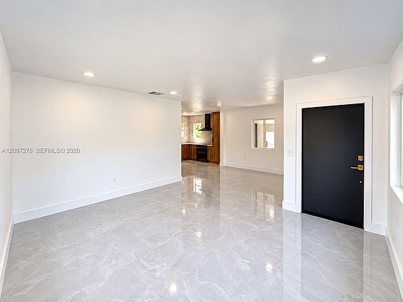 4th image of 940 NW 67th St