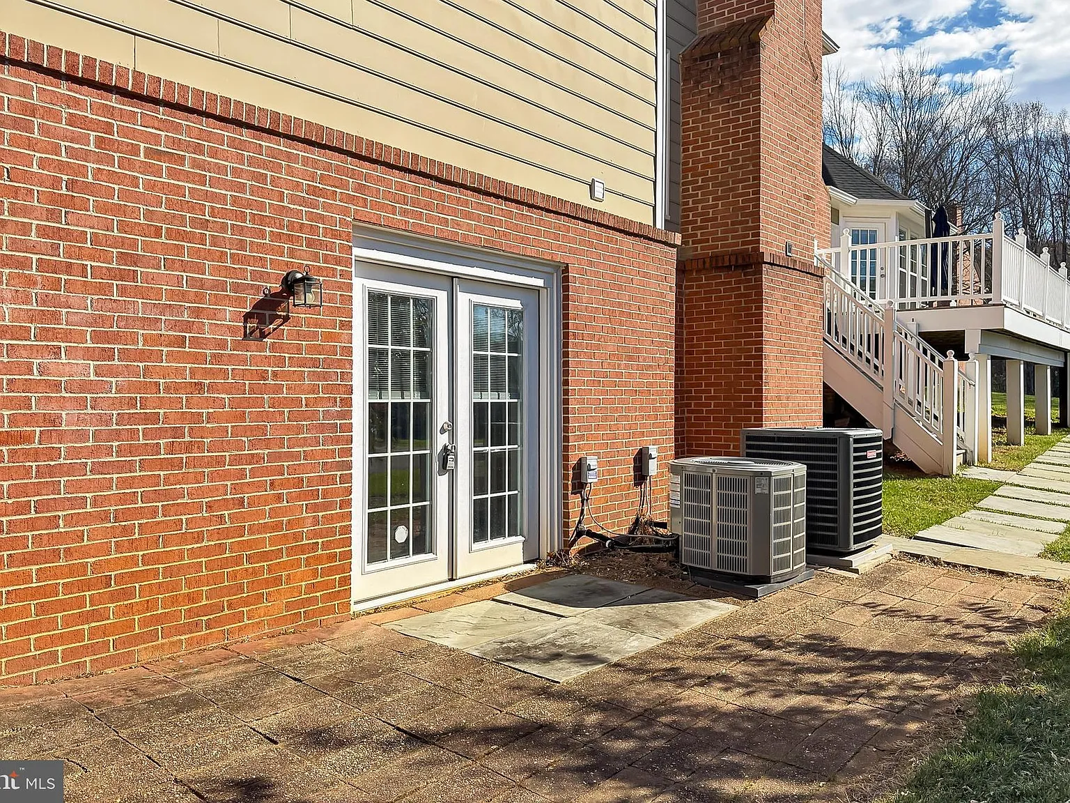 1 bed, 1.0 bath, 6822 sqft, $3,300 — Photo 3
