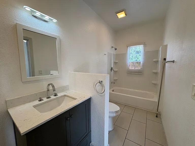 1000 Redondo Ave — Photo 6