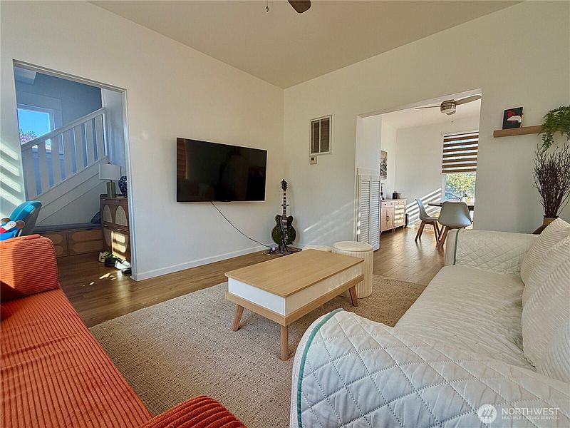5th image of 927 7th Avenue SW