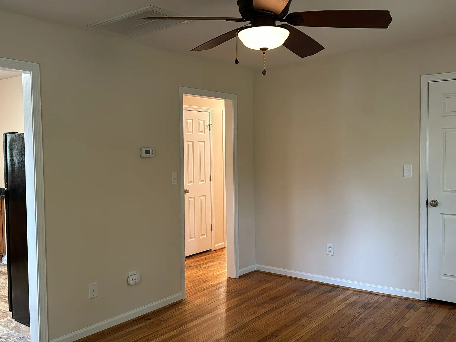 2 bed, 1000 sqft, $1,150 — Photo 2