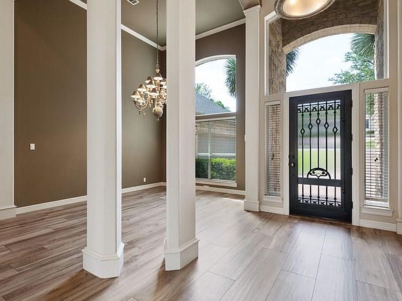 3rd image of 219 Clubhouse Dr