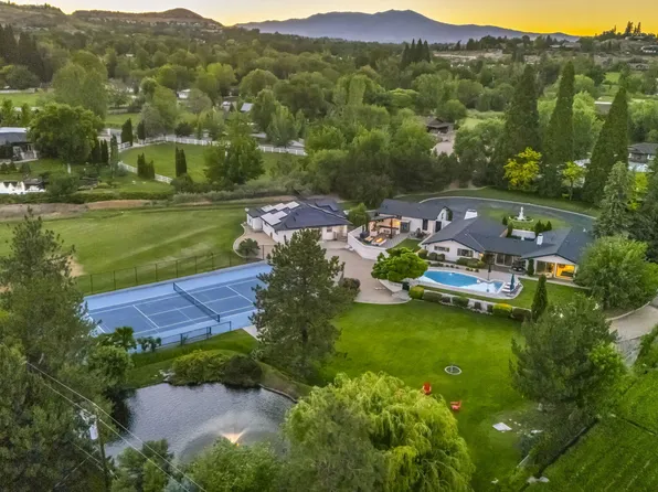 1850 View Crest Dr, Reno, NV 89511
