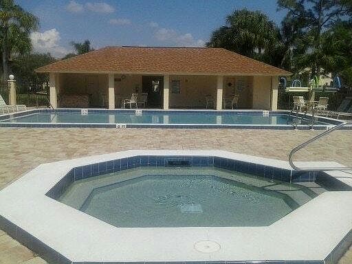 4th image of 8537 Charter Club Cir Unit 2
