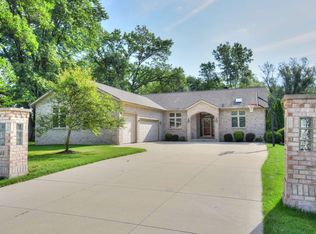 540 S Calhoun Rd, Brookfield, WI 53005
