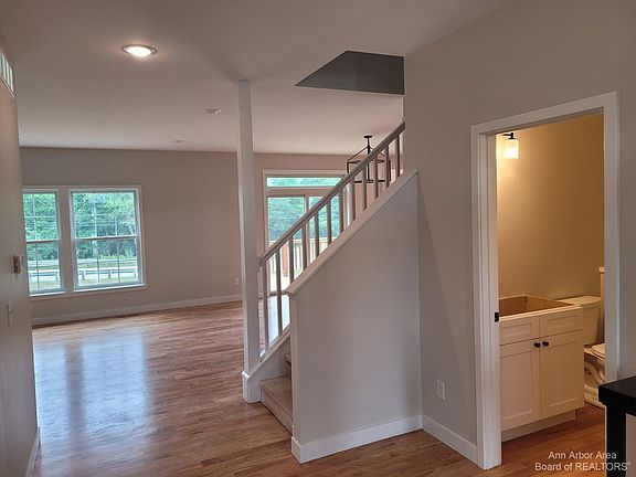 2nd image of 300 Sedgewood Ln