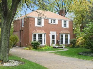 911 Rolling Pass, Glenview, IL 60025