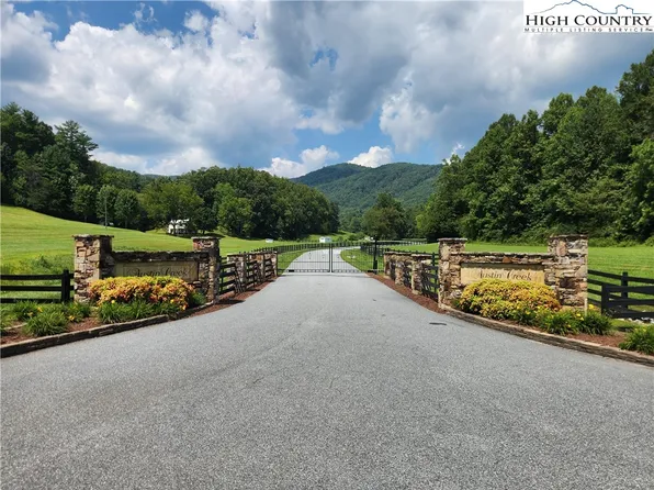 301 Bear Track Lane #25, Lenoir, NC 28645