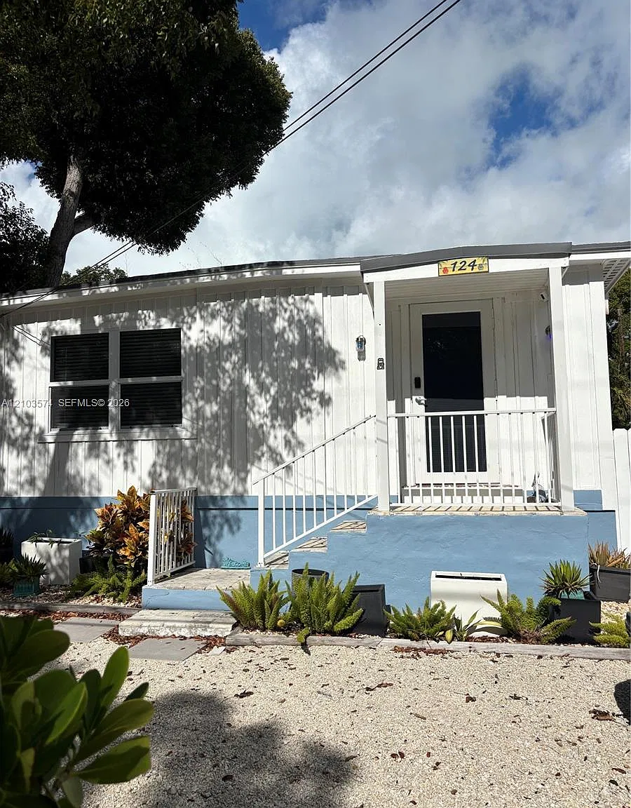 3 bed, 3.0 bath, $3,500 — Photo 2