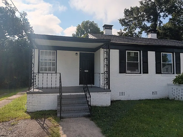 2918 Jackson St — Photo 2