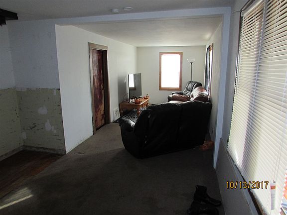 3rd image of 1305 E Plymouth Ave