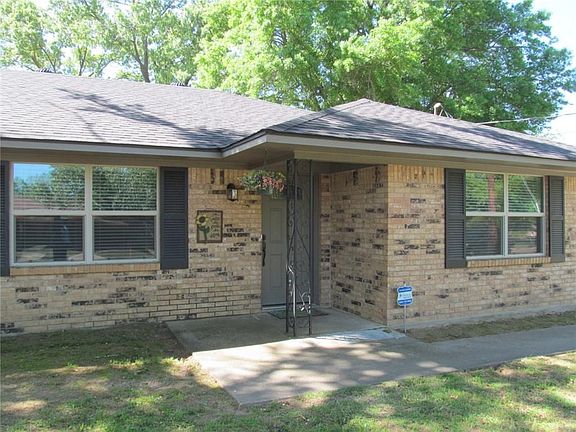 3rd image of 310 Hall Dr