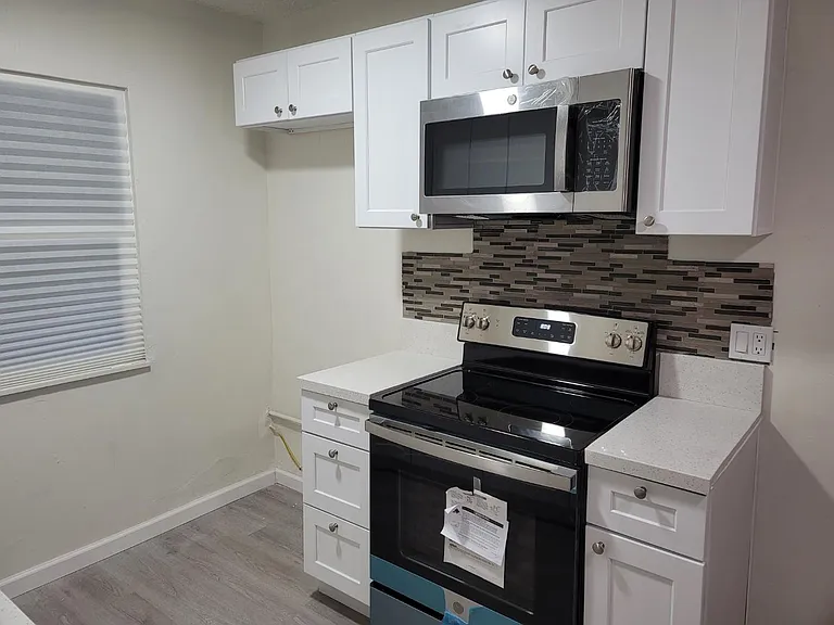 1709 S Hobart Blvd — Photo 12