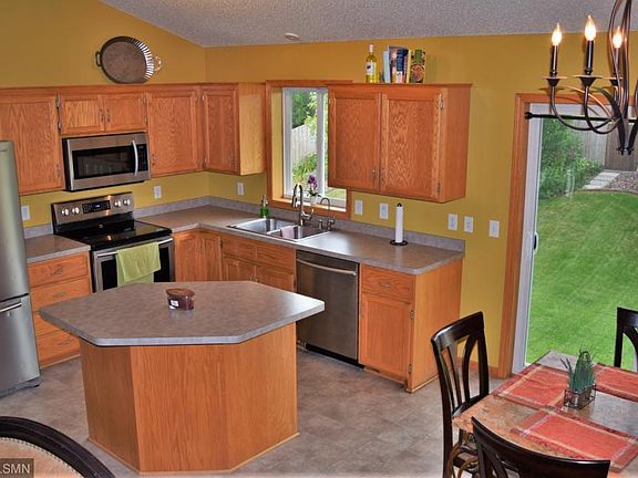 3rd image of 419 Garden Dr