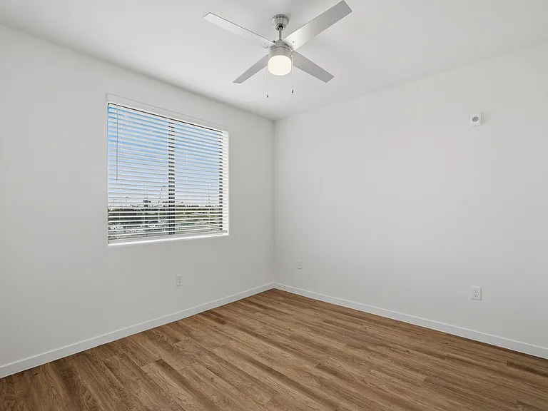 La Victoria Commons — Photo 31