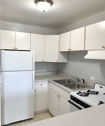 2nd image of 2921 S Michigan Ave APT 308