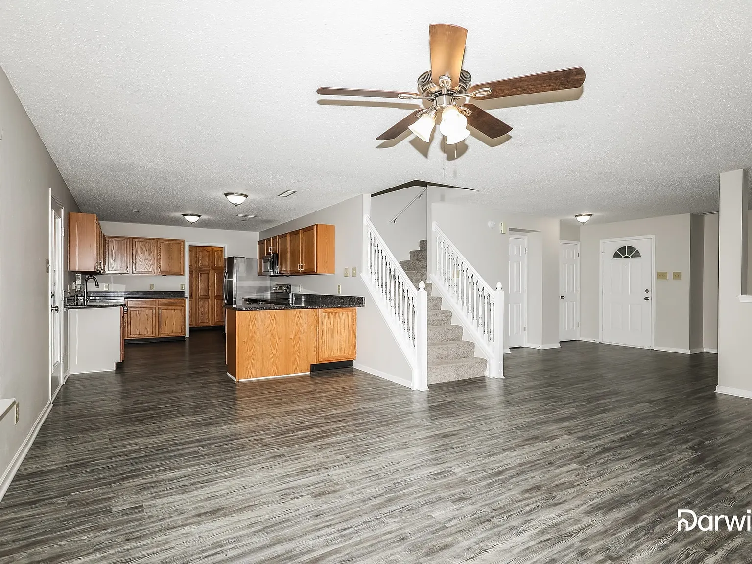 3 bed, 2.5 bath, 2296 sqft, $2,070 — Photo 4