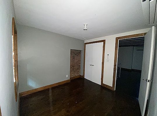 4th image of 760 Willoughby Ave #4