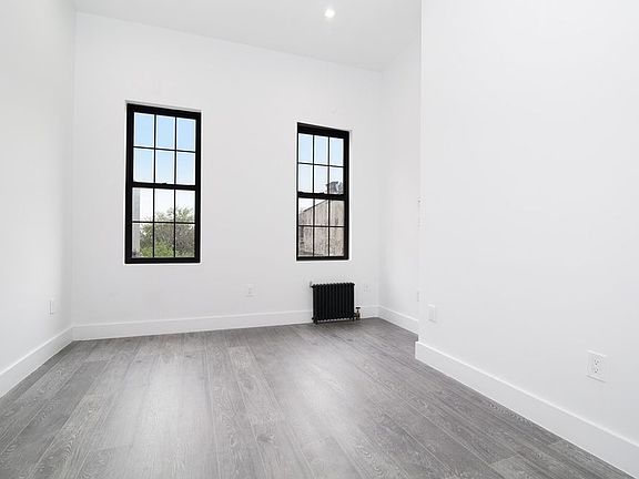 3rd image of 969 Willoughby Ave APT 3R