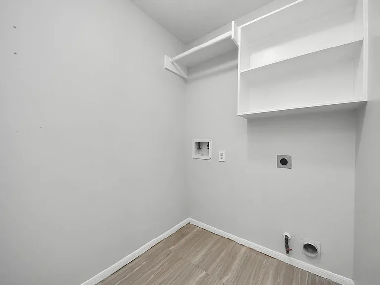 8322 Adler Lake Dr — Photo 38