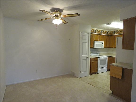 3rd image of 184 Greenway Blvd
