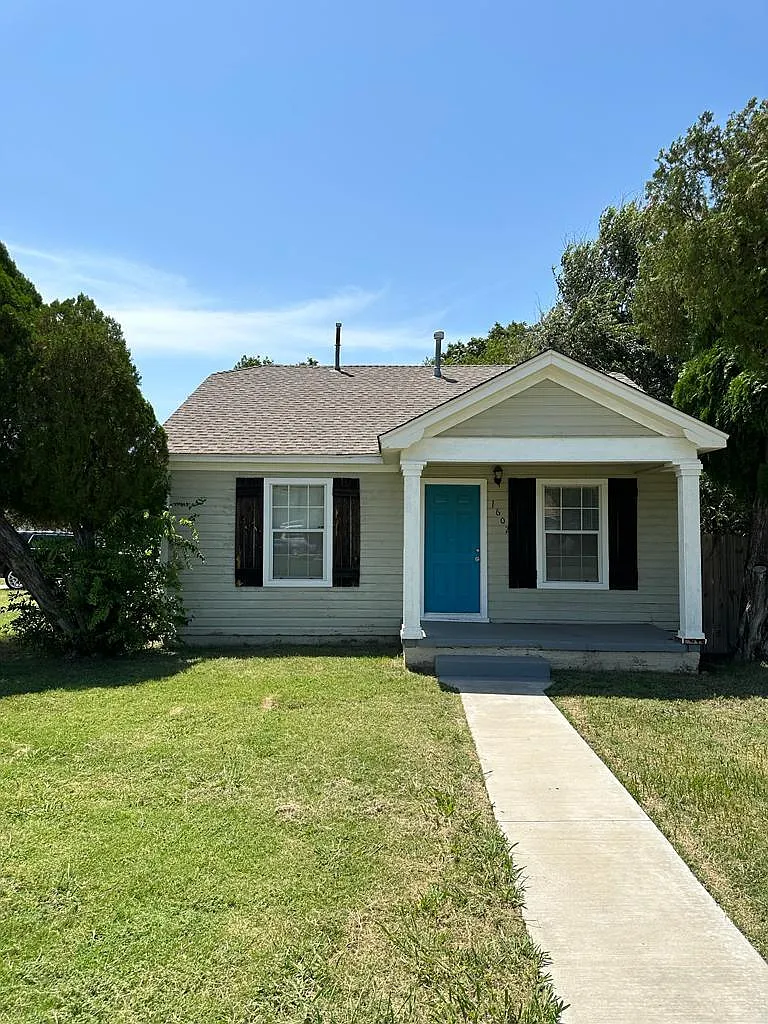 1602 NW 16th St - 12 — Photo 1